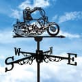Miniatyrbild 7 av 8: 1 stycke retro vindfläkt, metallsilhuett av en motorcykelryttare, vindriktningsindikator, gårdstak, terrass, gräsmatta,  gårdsdek