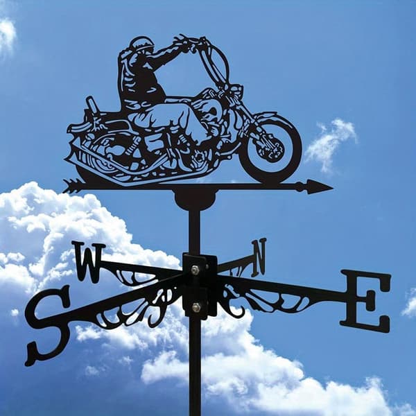 1 stycke retro vindfläkt, metallsilhuett av en motorcykelryttare, vindriktningsindikator, gårdstak, terrass, gräsmatta, gårdsdek