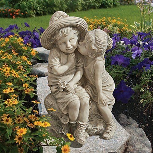 Staty - Design Toscano - SH38019413 - Pojke och flicka kysser - Off-White - 40,5 x 25,5 x 23 cm