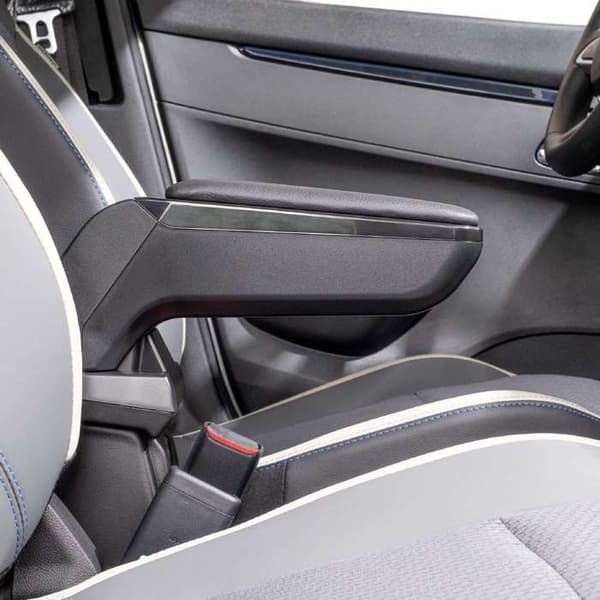 RATI ARMSTER S Armstöd DACIA SPRING 2021-2024 [svart, veganskt läder]