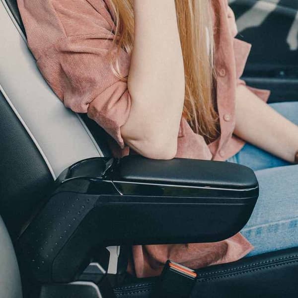 RATI ARMSTER 2 Armstöd DACIA SPRING 2021-2024 [svart, veganskt läder]