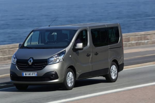 Renault Trafic 3 Opel Vivaro B 9 paikkainen 2014-2024 Räätälöidyt suojapeitteet