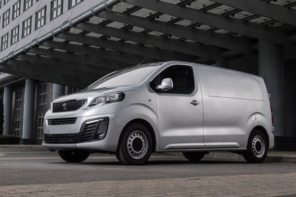 PEUGEOT TRAVELLER från 2016+ BORDSKYDD BUSS 2+1 B