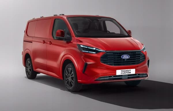 NYA FORD TRANSIT CUSTOM från 2024 - 100 % skräddarsydda överdrag + bord