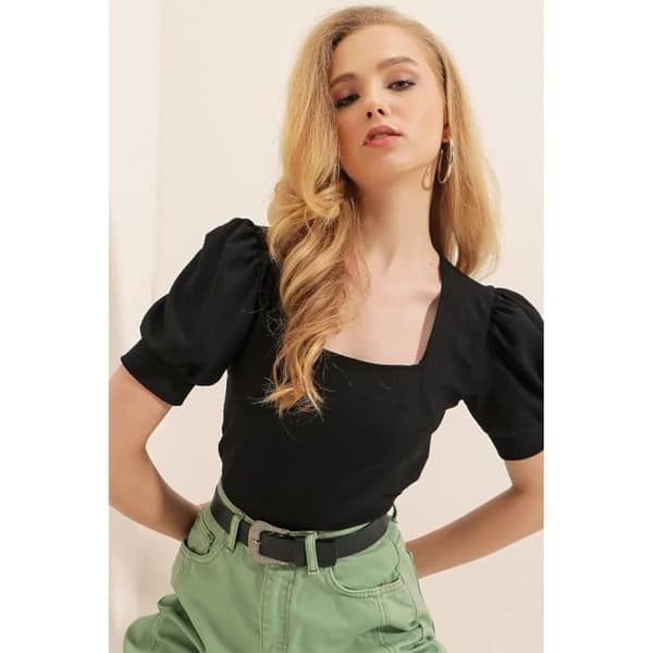 Blus med fyrkantig urringning - Svart, storlek: 38