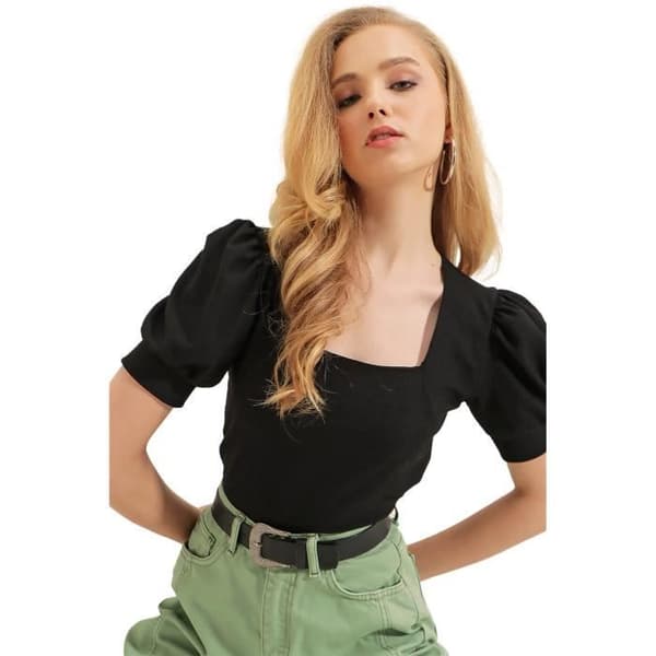 Blus med fyrkantig urringning - Svart, storlek: 38