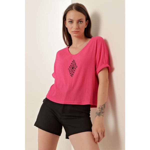 Broderad blus - Fuchsia - Dam - V-ringning - Långa ärmar - Figursydd