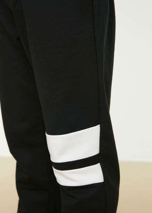 Trendyol Sweatshirt - TMNSS20EA0006 - Svart Man Regular Fit Panel Detaljerade träningsbyxor Herr