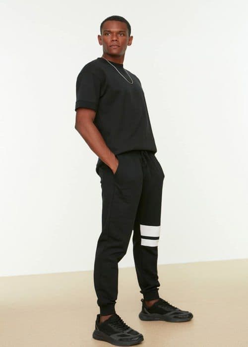 Trendyol Sweatshirt - TMNSS20EA0006 - Svart Man Regular Fit Panel Detaljerade träningsbyxor Herr
