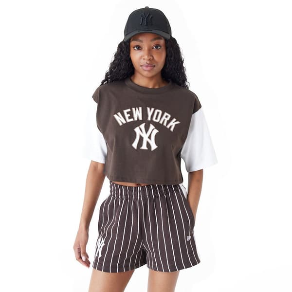 New Era Mlb Lifestyle Crop New York Yankees T-shirt Med Korta ärmar Brun S Kvinna