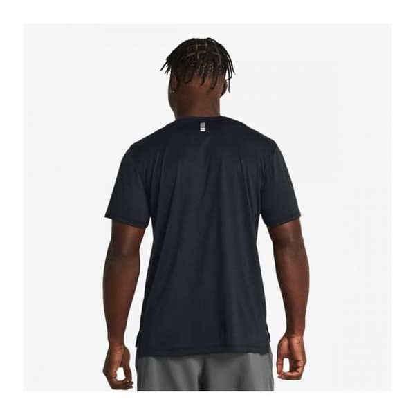 T-shirt - UNDER ARMOR - Launch Men - Korta ärmar - Svart - Vanlig