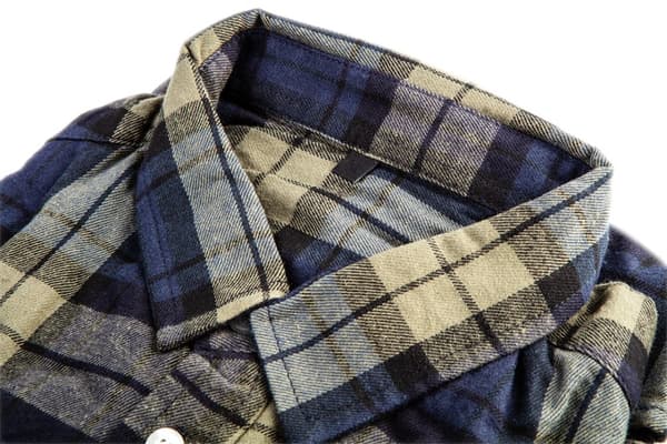 Navy-oliven-sort flannelskjorte, størrelse S