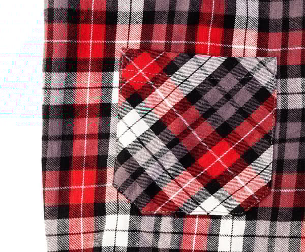 Rød, sort og hvid ternet flannelskjorte, størrelse XL