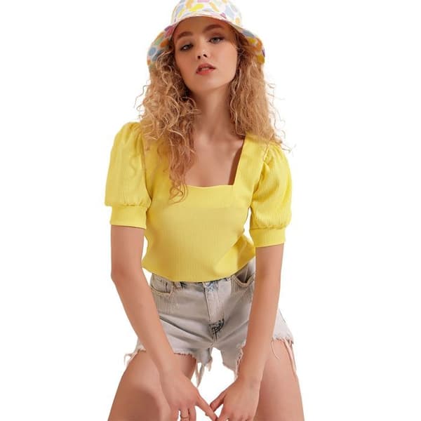 Blus - Gul - Storlek 40 - Korta ärmar - Fyrkantig krage - 97% polyester