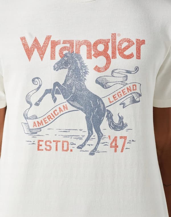 Wrangler AMERICANA T-SHIRT Worn VIT T-SHIRT MED BOMULLST-SHIRT MED MÖNSTER XXL