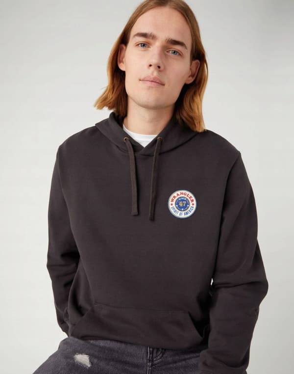 Wrangler LOGO HOODIE Tvättad Svart SVART HOODIE KÄNGURU STORLEK L