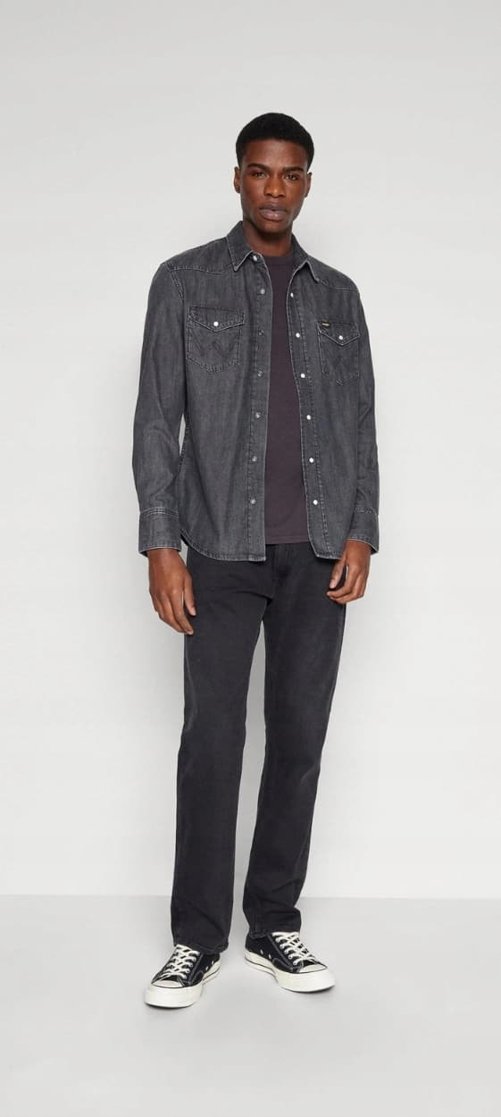 Wrangler HERITAGE -PAITA WashedBlack FARKKUPAITA HARMAA NORMAALI S-KOKO