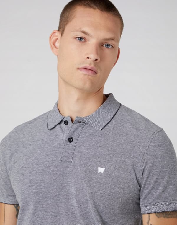 Wrangler REFINED -poolopaita, haalistuneen mustan harmaan värinen poolopaita, pienen logon kanssa, normaali koko M