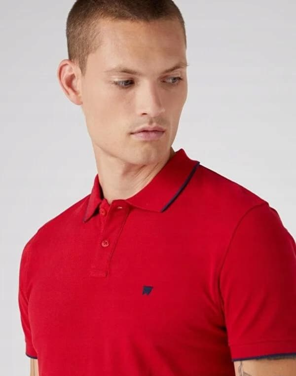 Wrangler poolopaita punainen SLIM FIT -vartalonmyötäinen punainen poolopaita pienellä logolla S