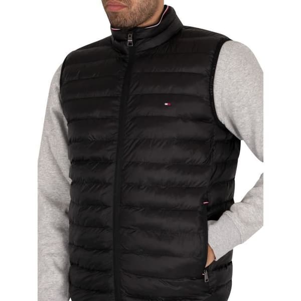 Kompakt cirkulär väst - Tommy Hilfiger - Core - Svart - Dragkedjefickor - Återvunnen polyester