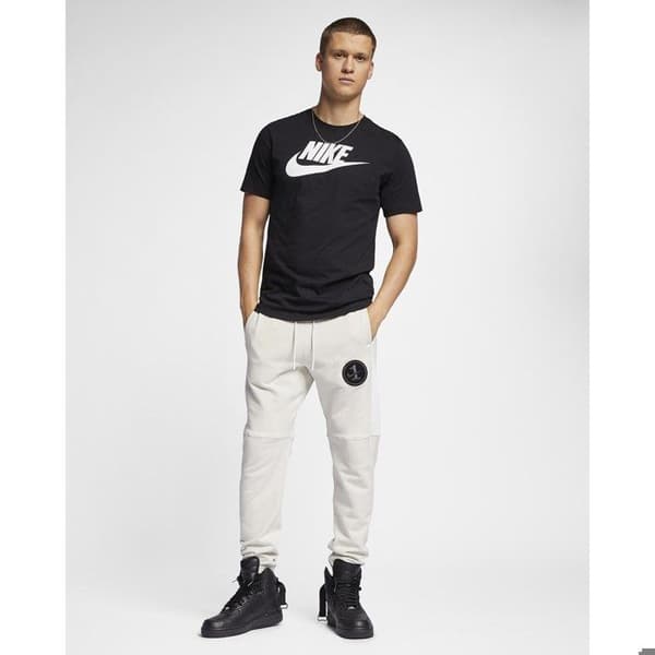 T-shirt - NIKE - Sportkläder - Svart - Korta ärmar - Klassisk krage