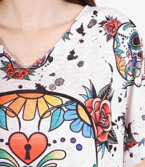 V-neck top "Roses & Skulls" - one size 44-46