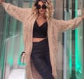 Miniatyrbillede 2 af 6: Long elegant cable knit cardigan - one size 38-42