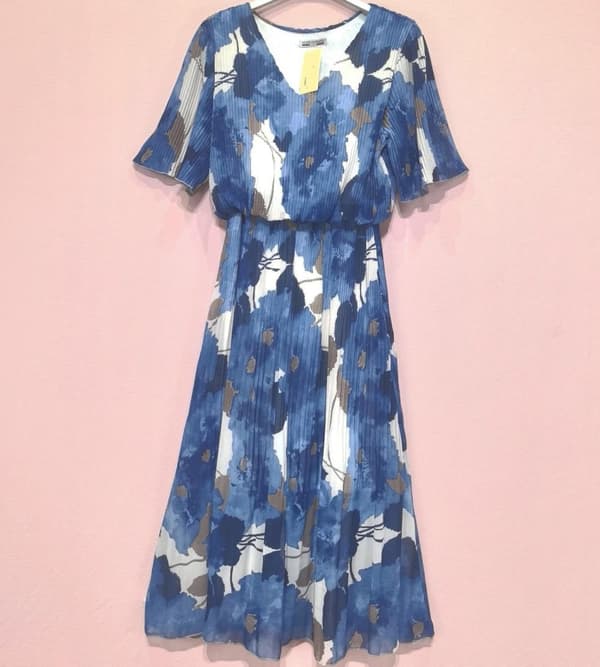 Pleated dress with flower motif - several colors - one size 38-44