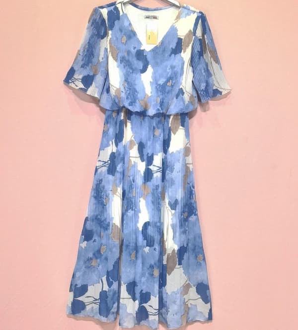 Pleated dress with flower motif - several colors - one size 38-44