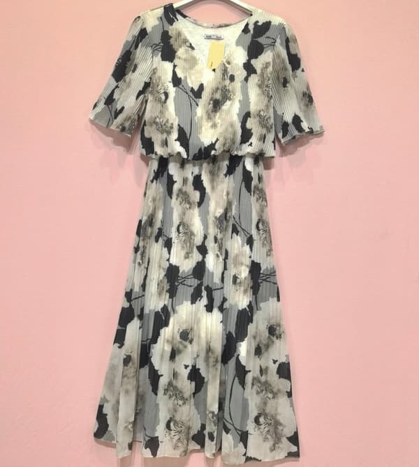 Pleated dress with flower motif - several colors - one size 38-44