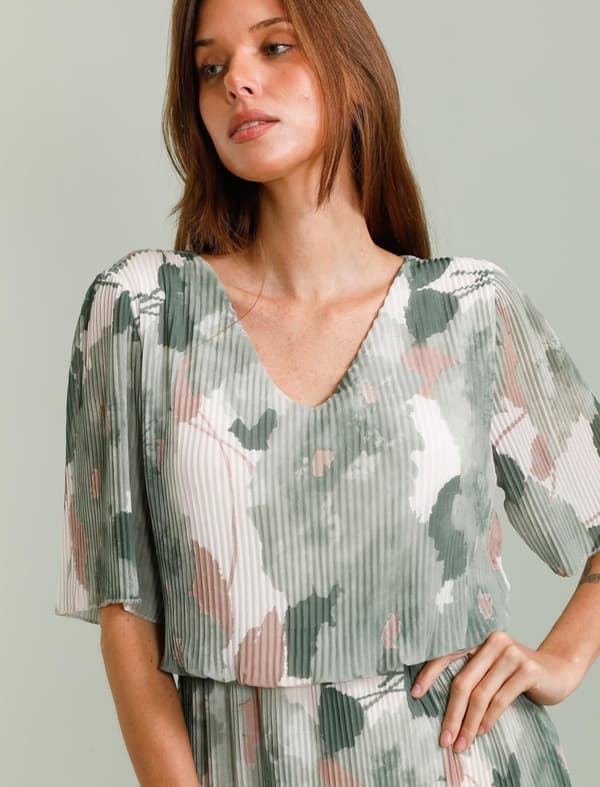Pleated dress with flower motif - several colors - one size 38-44