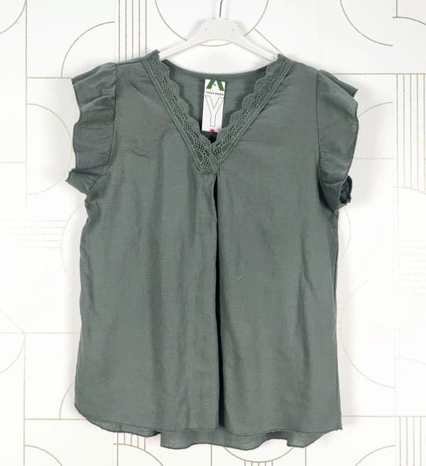 Sleeveless v-neck top - many lovely colors - one size 40-46