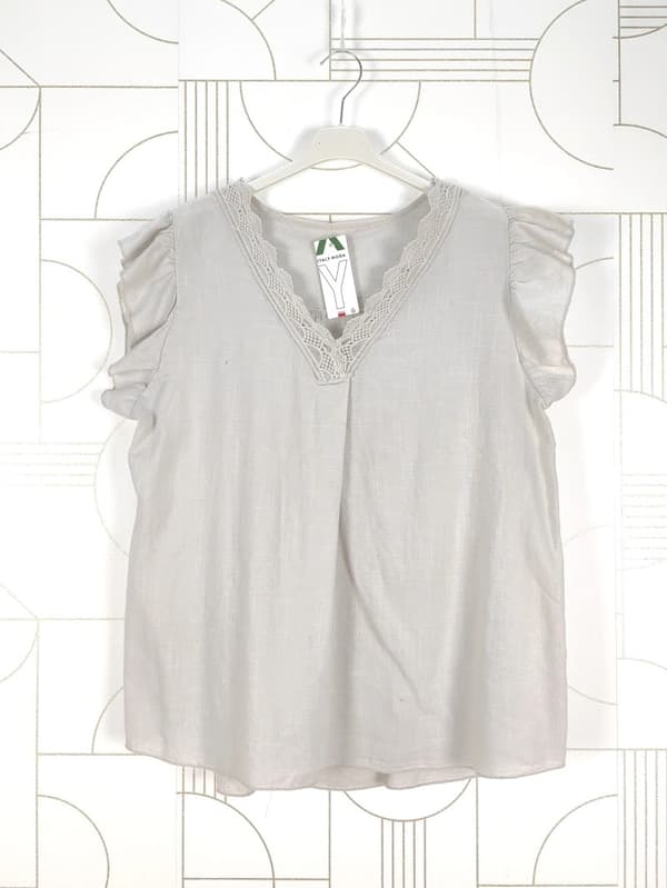 Sleeveless v-neck top - many lovely colors - one size 40-46