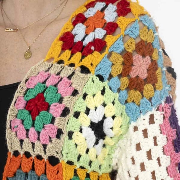 Handgjord lång snygg virkad flerfärgad boho kofta - one-size 38-40