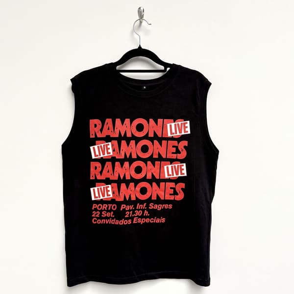 Ramones Unisex Tank T-Shirt: Concert (Black) (Medium)