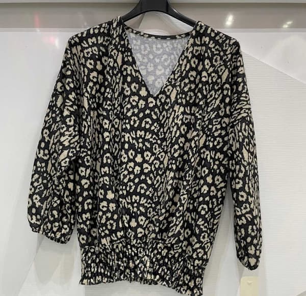 Agélii Fashion - V-ringad jumper i 2 färger - one size 38-42