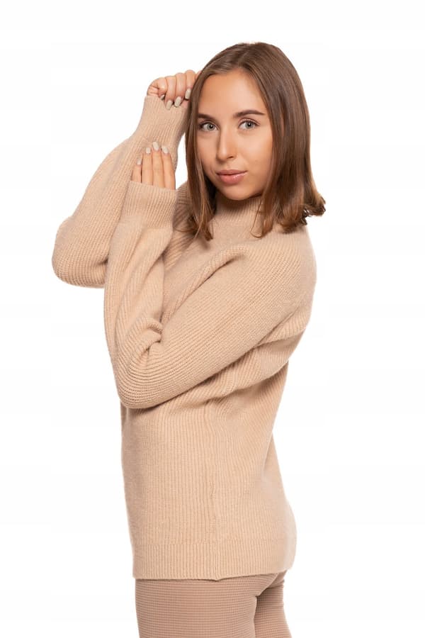 Beige DAMTRÖJA Löst Mjuk Stickad Modern Feminin Halv Polotröja MORAJ M