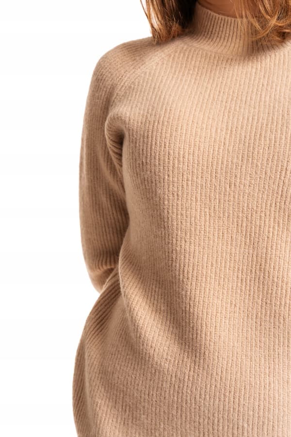 Beige DAMTRÖJA Löst Mjuk Stickad Modern Feminin Halv Polotröja MORAJ M