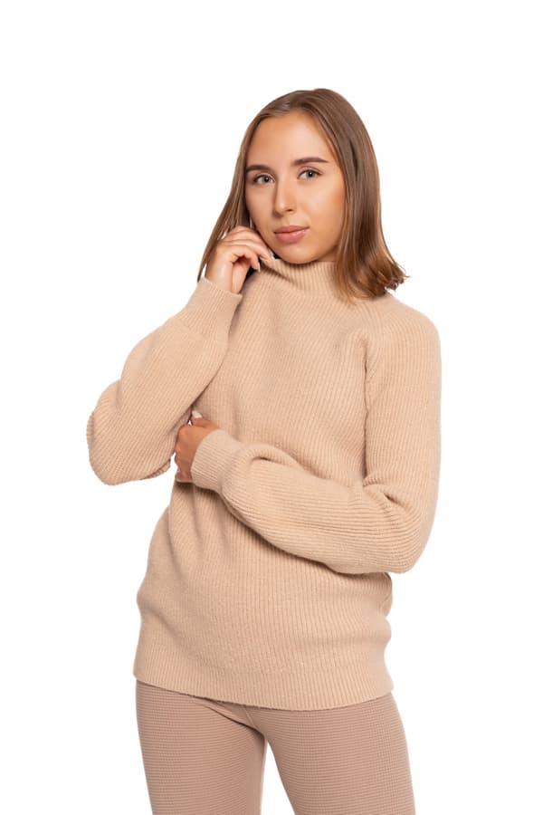 Beige DAMTRÖJA Löst Mjuk Stickad Modern Feminin Halv Polotröja MORAJ M