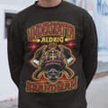 Miniatyrbild 1 av 4: Underskatta aldrig en brandman Sweatshirt svart A3
