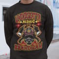 Miniatyrbild 1 av 4: Underskatta aldrig en brandman Sweatshirt svart A3