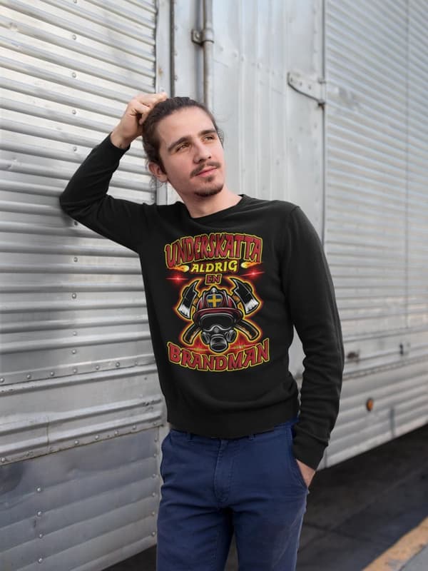 Underskatta aldrig en brandman Sweatshirt svart A3
