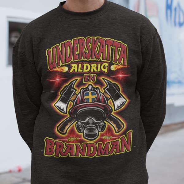 Underskatta aldrig en brandman Sweatshirt svart A3 Medium