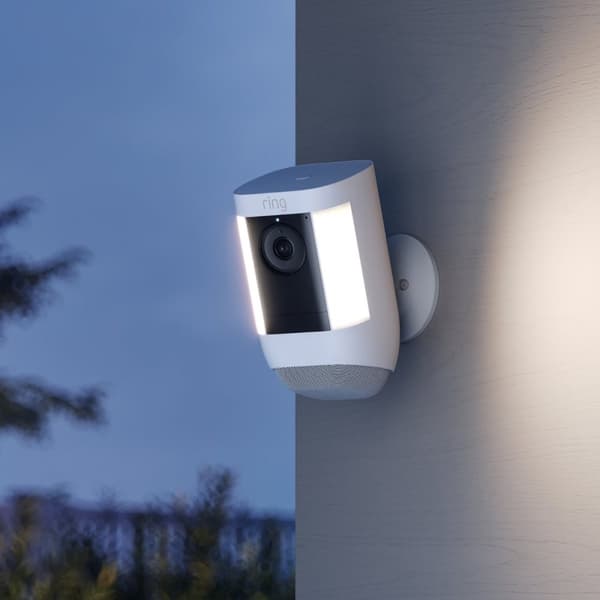 Ring Spotlight Cam Pro - Batteri - Hvid
