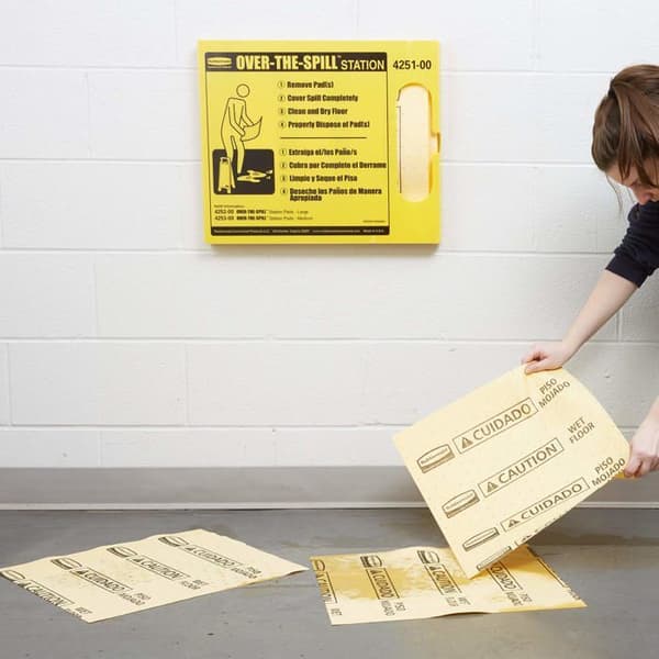 Rubbermaid - FG425100YEL - Kommersiella produkter över spillstationens kit svart/gult paket med 20 ark