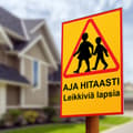 Pikkukuva 2 / 2: Aja hitaasti leikkiviä lapsia - Kyltti / Varoitusmerkki - Liikennemerkit