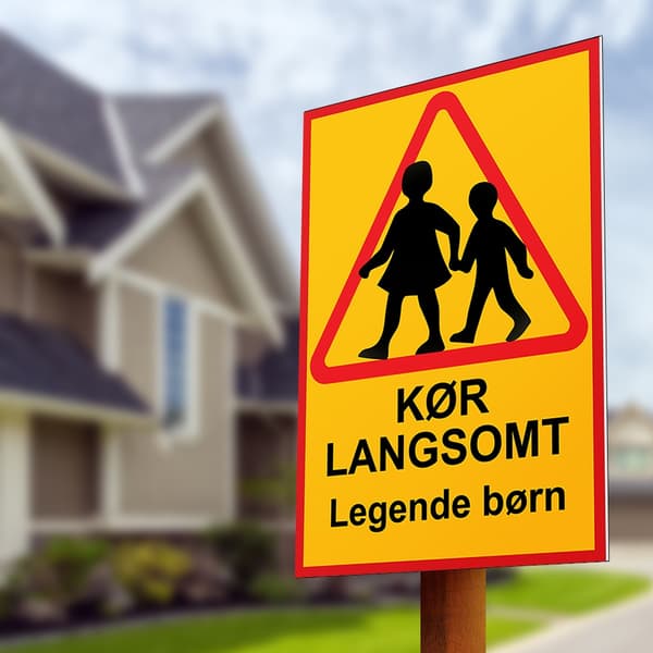 Kør langsomt legende børn - Skilt / Advarselsskilt - Trafikskilte