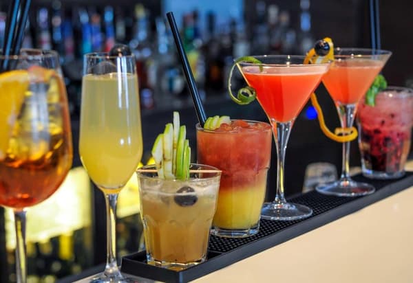 Drikkevaremeny Skilt - Cocktailoppskrifter