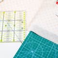 Miniatyrbillede 5 af 5: Sysæt bomuldsstof med 8 elementer Sysæt sæt - inklusive skæremåtte roterende skære patchwork lineal håndværkskniv og reserveblade