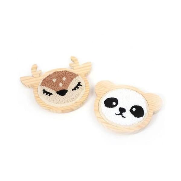 2 st punchnålaskar - Lilla panda Ø 15 cm